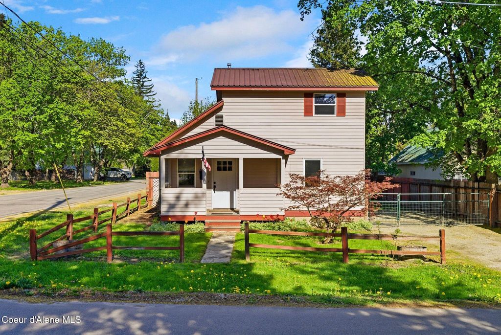 Photo of 722 Ruth AVE, Sandpoint, ID 83864 (MLS # 26-4706)