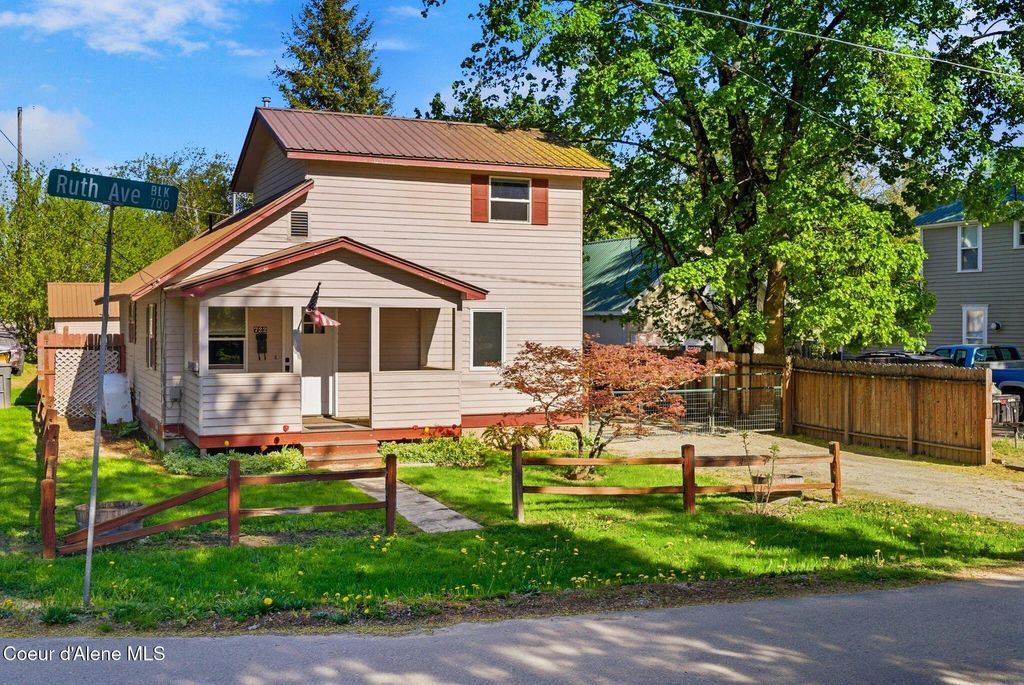 Photo of 722 Ruth AVE, Sandpoint, ID 83864 (MLS # 26-4706)