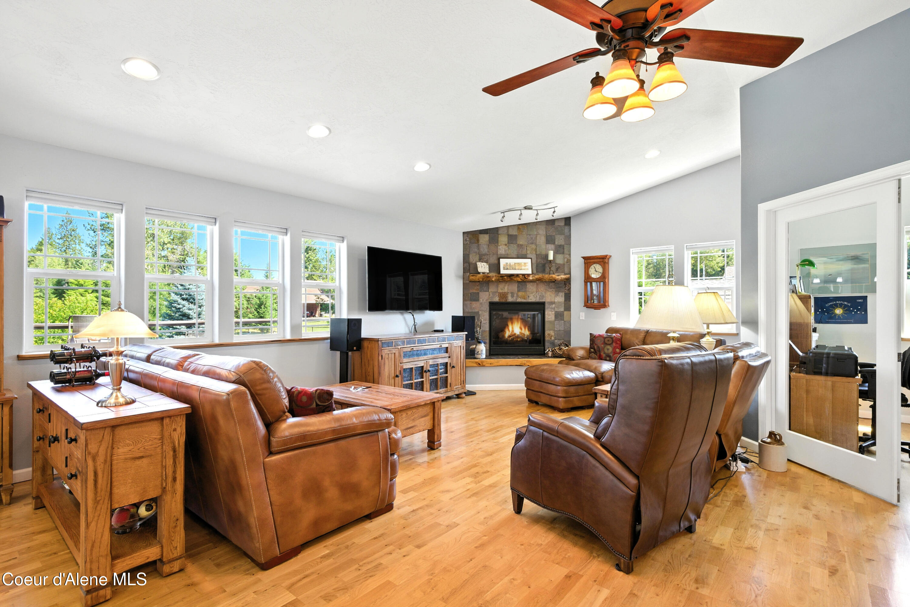 Sagle, Idaho 83860, United States, 4 Bedrooms Bedrooms, ,3 BathroomsBathrooms,Residential,Active,167150