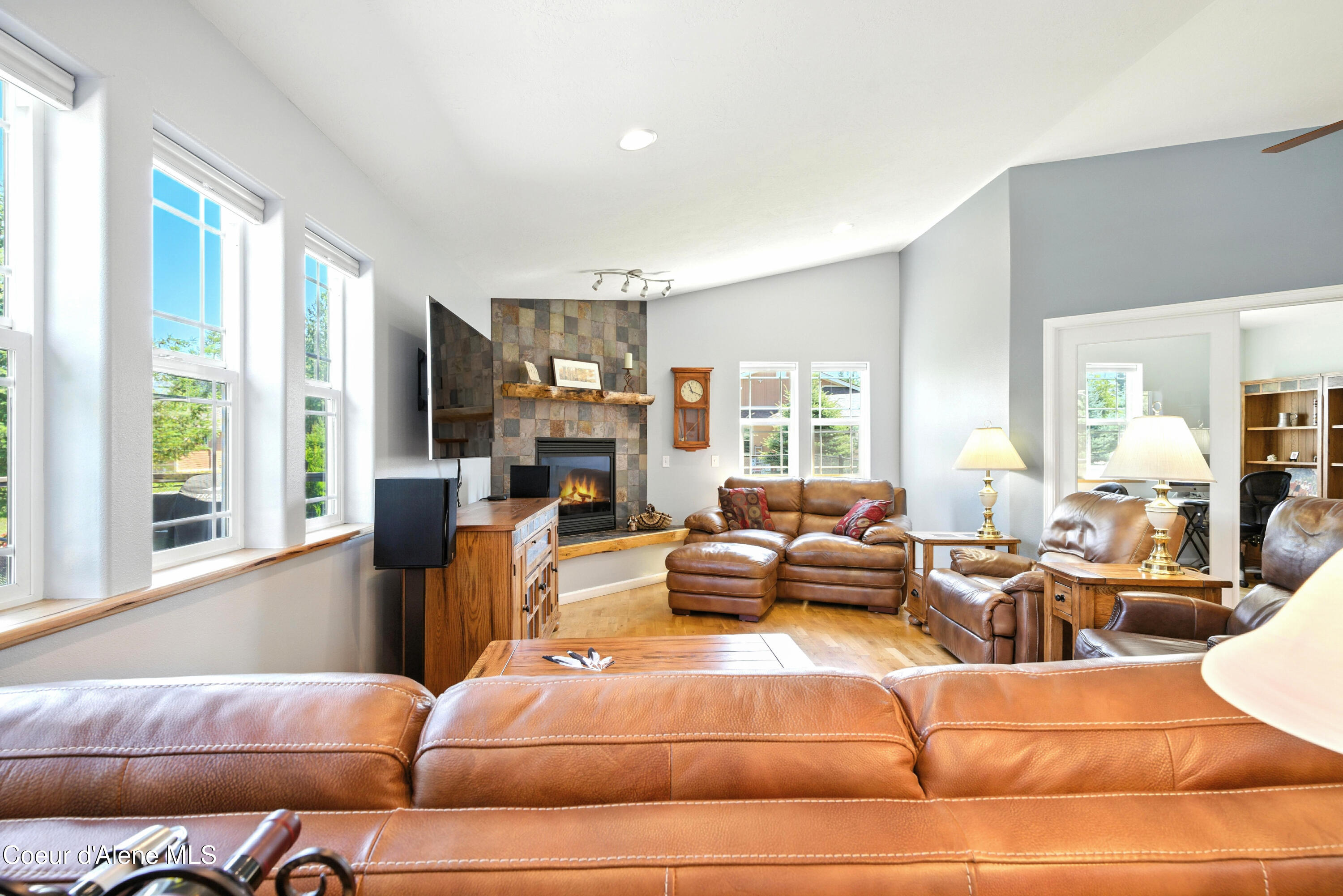 Sagle, Idaho 83860, United States, 4 Bedrooms Bedrooms, ,3 BathroomsBathrooms,Residential,Active,167150