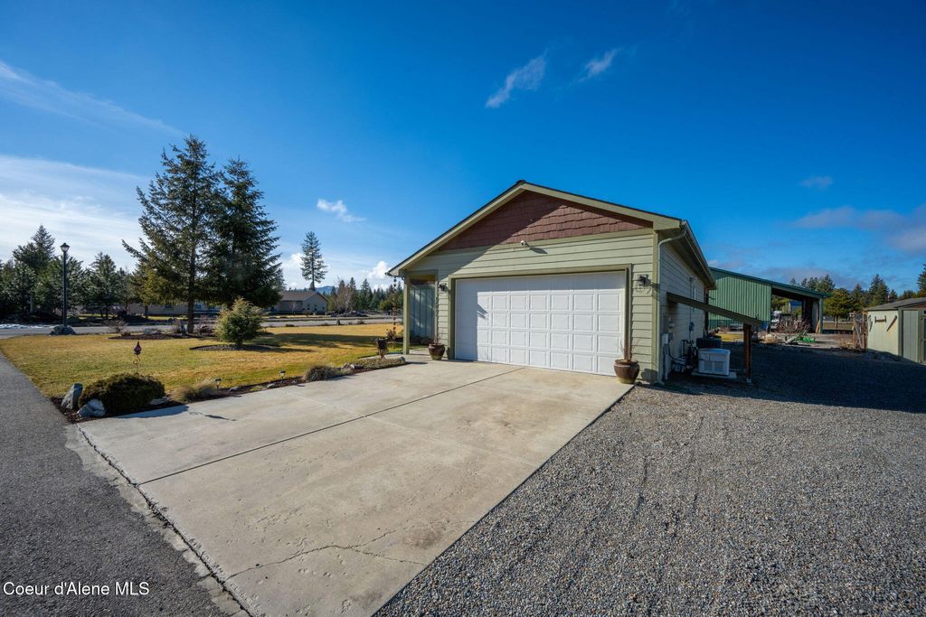 Photo of 32911 16th Ave, Spirit Lake, ID 83869 (MLS # 26-1104)
