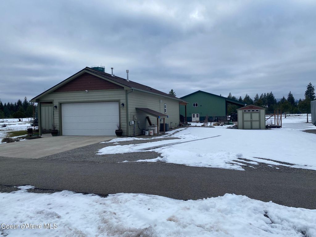 Photo of 32911 16th Ave, Spirit Lake, ID 83869 (MLS # 26-1104)