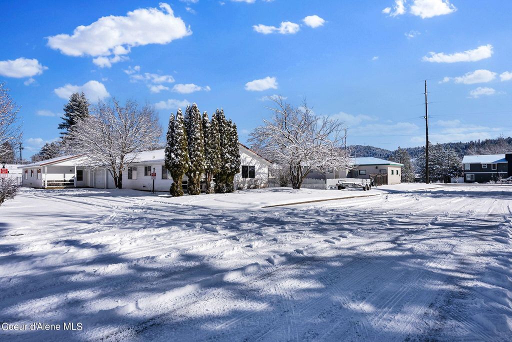 Photo of 1421/1423 E Randle Ave, Coeur dAlene, ID 83814 (MLS # 24-1964)