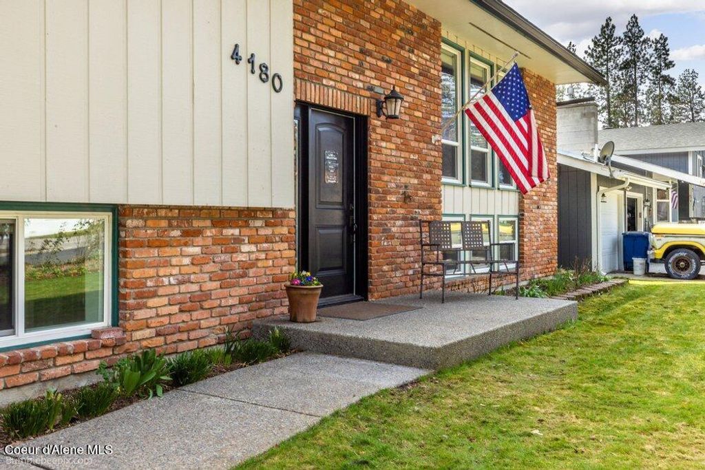 Photo of 4180 Evergreen Dr, Post Falls, ID 83854 (MLS # 26-2677)