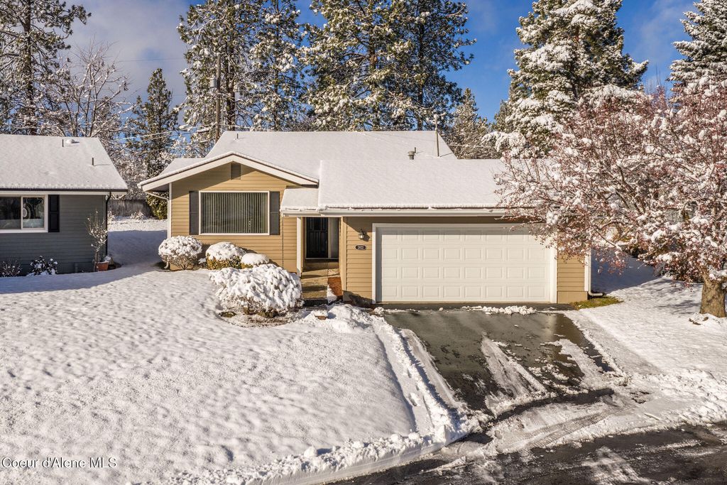 Photo of 2822 Pittsburg St, Spokane, WA 99203 (MLS # 26-353)