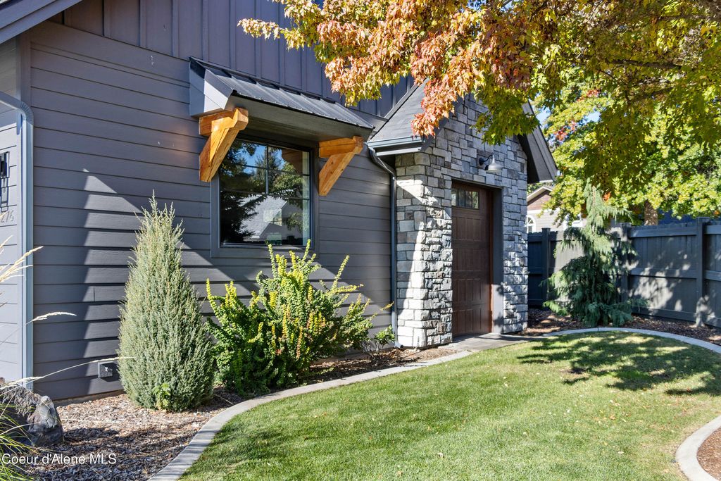 Photo of 1276 Hofmeister Ct, Hayden Lake, ID 83835 (MLS # 26-99)