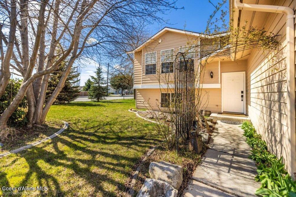 Photo of 8811 Davis Cir, Hayden, ID 83835 (MLS # 26-2888)