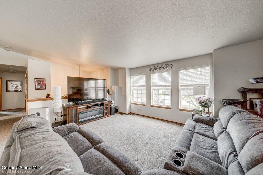 Photo of 8811 Davis Cir, Hayden, ID 83835 (MLS # 26-2888)