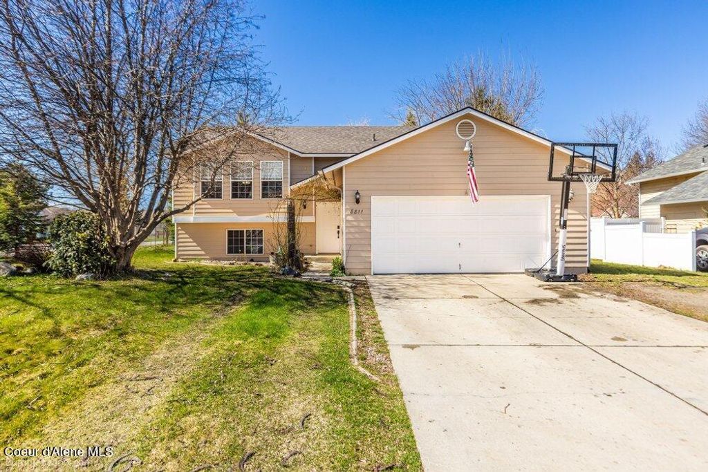 Photo of 8811 Davis Cir, Hayden, ID 83835 (MLS # 26-2888)