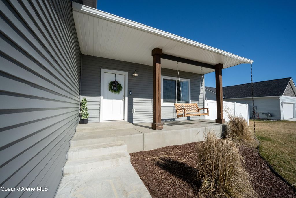 Photo of 12750 CAVANAUGH Dr, Rathdrum, ID 83858 (MLS # 26-1999)