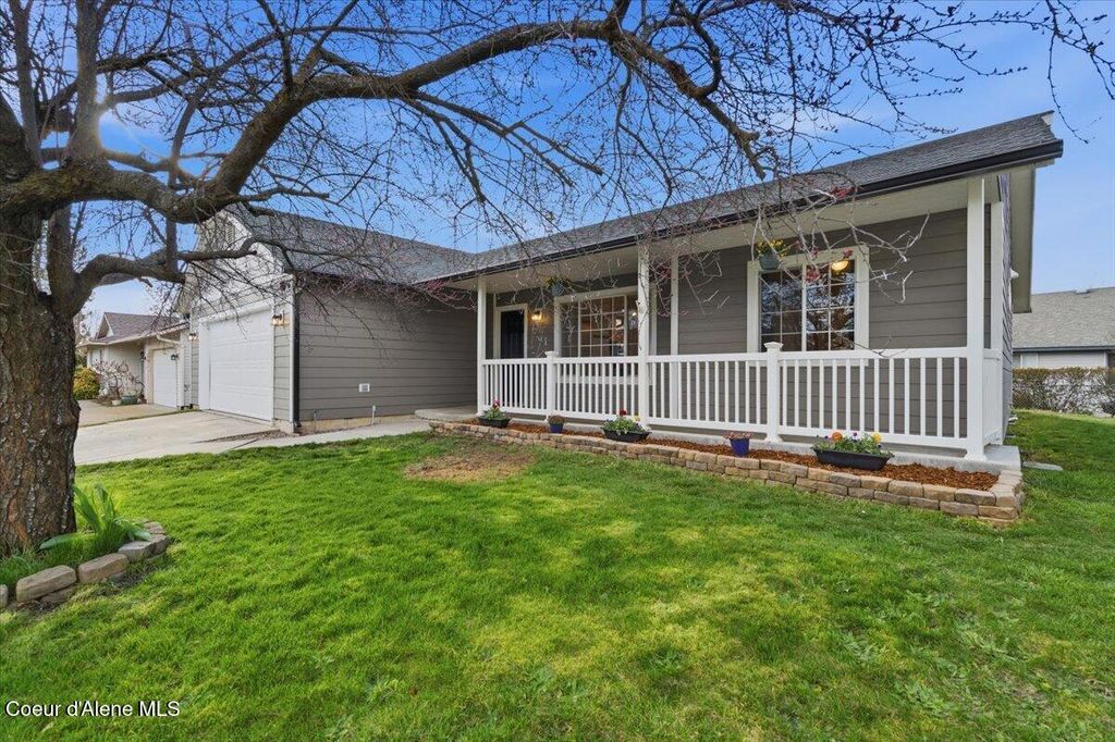 Photo of 215 Chippewa Dr, Post Falls, ID 83854 (MLS # 26-3281)