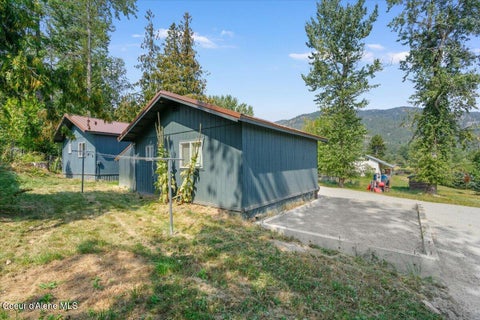 Photo of 817 Upland Dr, Sandpoint, ID 83864 (MLS # 25-8961)