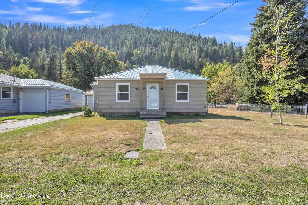 Photo of 313 Larch Ave, Osburn, ID 83849 (MLS # 26-4383)