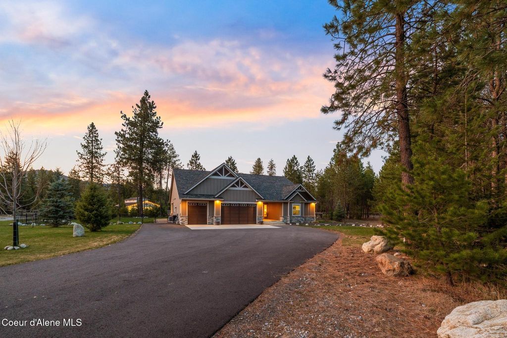 Photo of 5867 SPARROWHAWK Dr, Rathdrum, ID 83858 (MLS # 25-3679)
