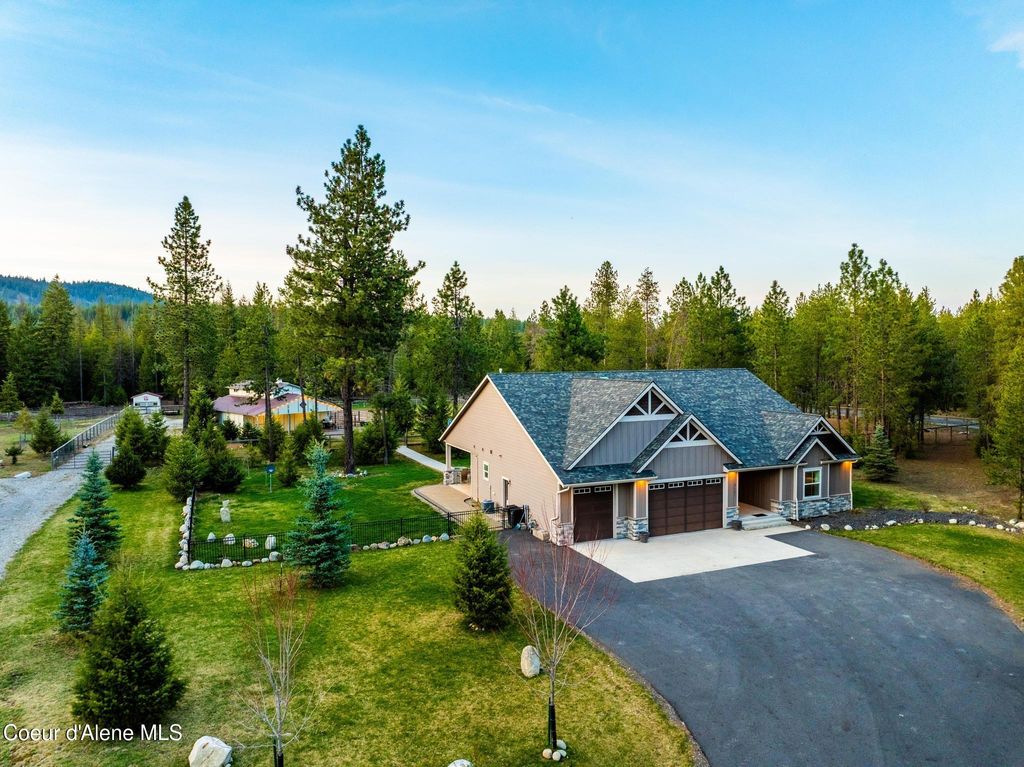 Photo of 5867 SPARROWHAWK Dr, Rathdrum, ID 83858 (MLS # 25-3679)