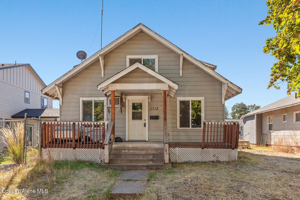 Photo of 1312 Lakeside Ave, Coeur dAlene, ID 83814 (MLS # 25-10184)