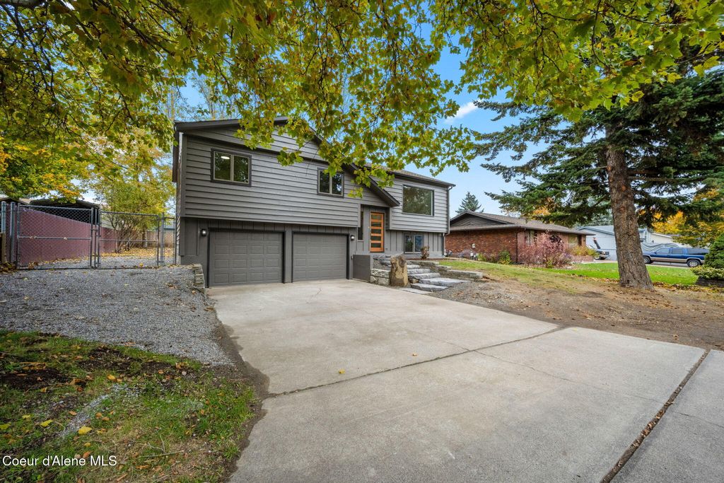 Photo of 1625 Tall Timber Loop, Post Falls, ID 83854 (MLS # 25-10654)