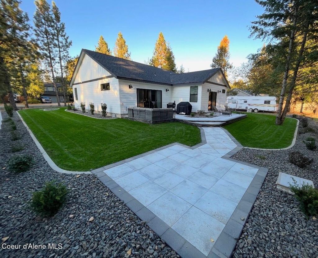 Photo of 13020 Westwood Dr, Hayden, ID 83835 (MLS # 26-2360)