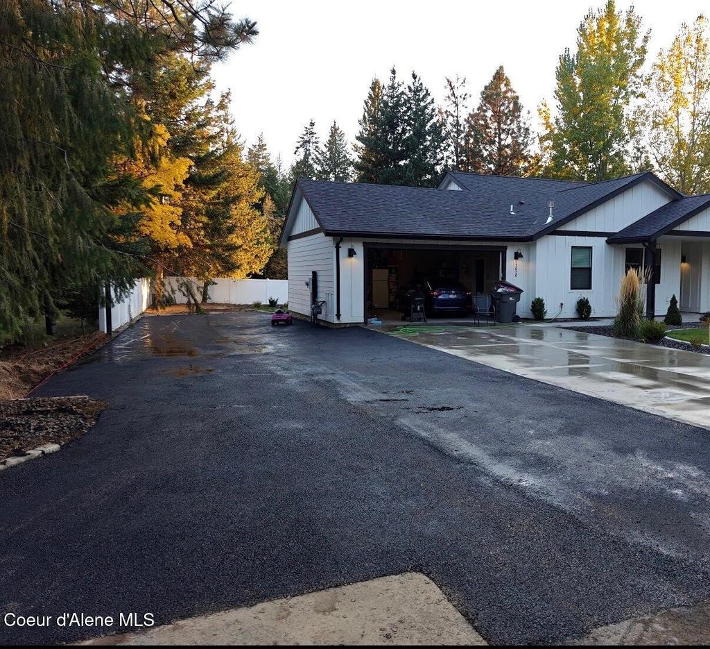 Photo of 13020 Westwood Dr, Hayden, ID 83835 (MLS # 26-2360)