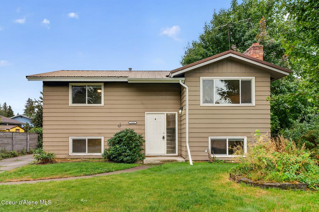 Photo of 1516 Harrison AVE, Coeur dAlene, ID 83814 (MLS # 26-9229)