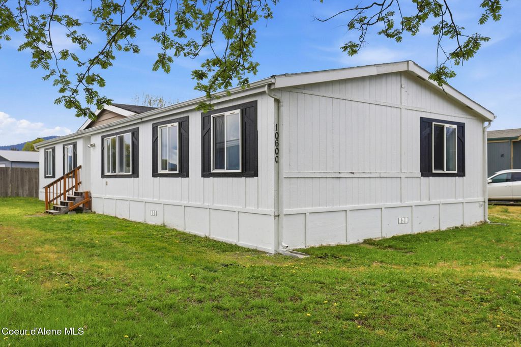 Photo of 10600 BENOIT St, Hayden, ID 83835 (MLS # 26-3862)