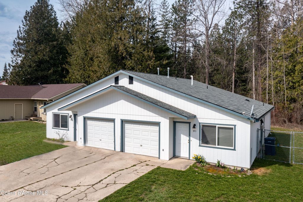 Photo of 901-903 Hickory Glen Glen, Sandpoint, ID 83864 (MLS # 26-3028)