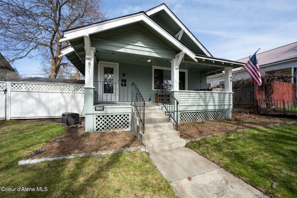 Photo of 811 Wallace Ave, Coeur dAlene, ID 83814 (MLS # 26-2634)