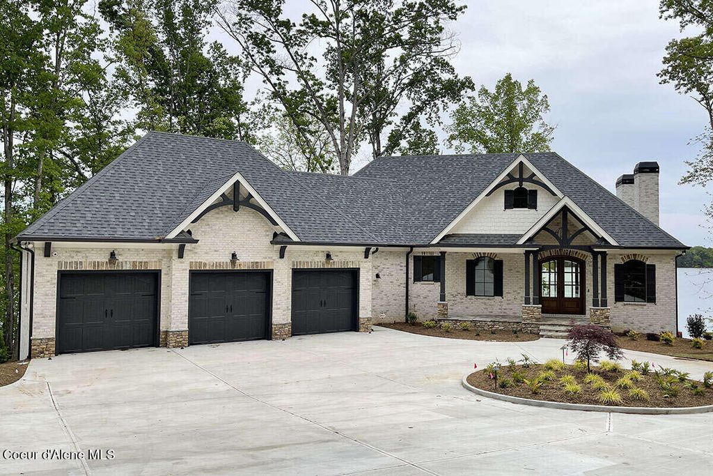 Photo of NKA Queens, Sandpoint, ID 83864 (MLS # 25-9699)
