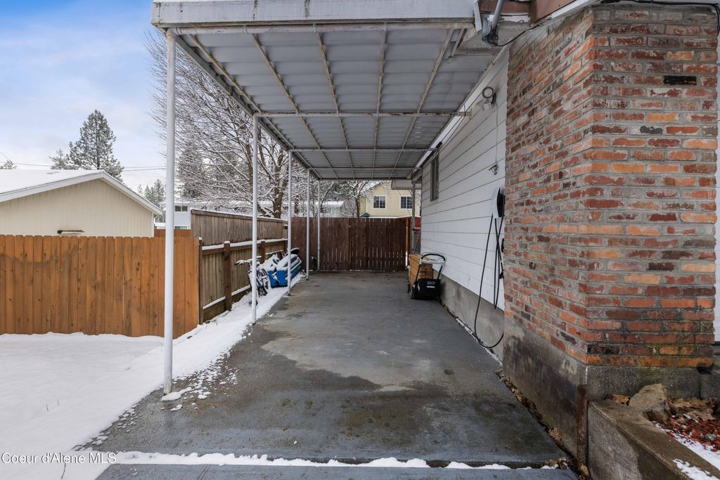 Photo of 305 1st St, Pinehurst, ID 83850 (MLS # 26-2188)