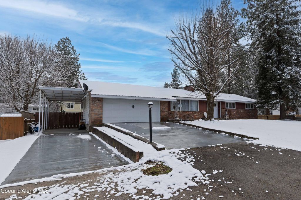 Photo of 305 1st St, Pinehurst, ID 83850 (MLS # 26-2188)
