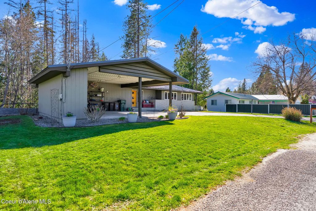 Photo of 6618 Clara St, Bonners Ferry, ID 83805 (MLS # 26-3415)