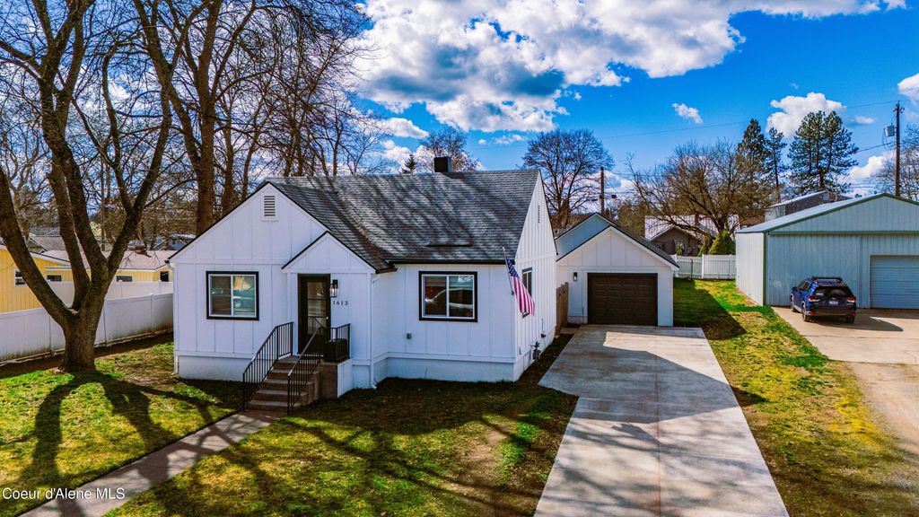 Photo of 1613 7th St, Coeur dAlene, ID 83814 (MLS # 26-3439)