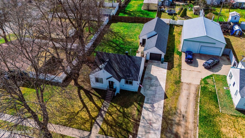 Photo of 1613 7th St, Coeur dAlene, ID 83814 (MLS # 26-3439)