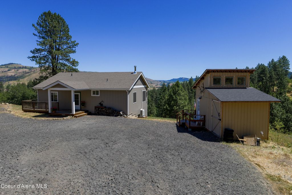 Photo of 19225 ARABIAN Ln, Lenore, ID 83541 (MLS # 25-8145)