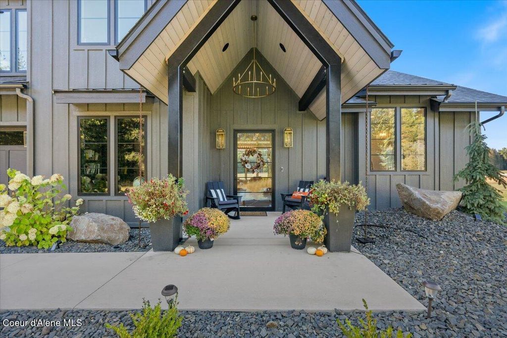 Photo of 713 Center Valley Valley, Sandpoint, ID 83864 (MLS # 26-1459)