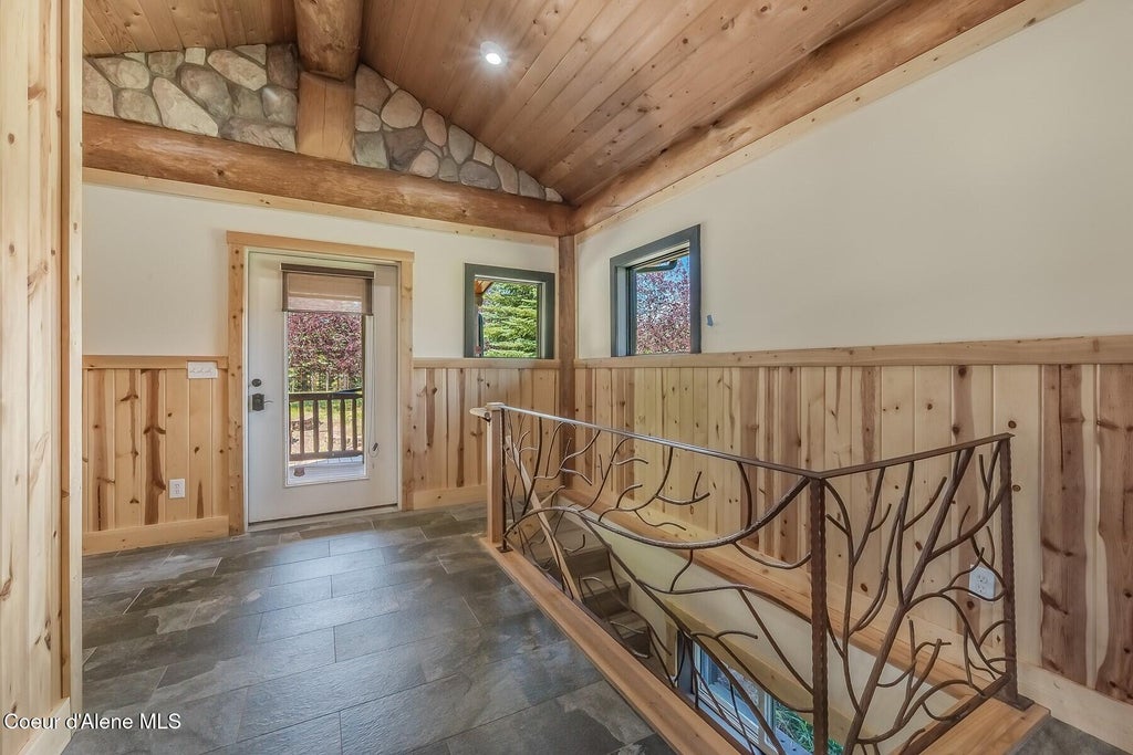 Photo of 158 Mountainview Rd, Moyie Springs, ID 83845 (MLS # 26-8913)