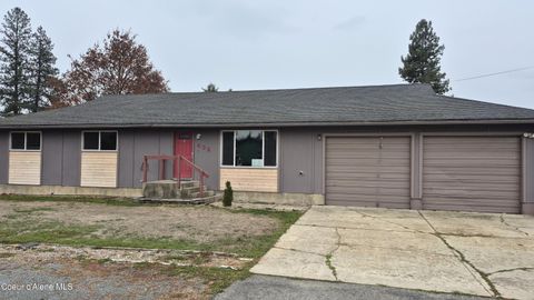 Photo of 432 Dickinson Ave, Priest River, ID 83856 (MLS # 25-11407)