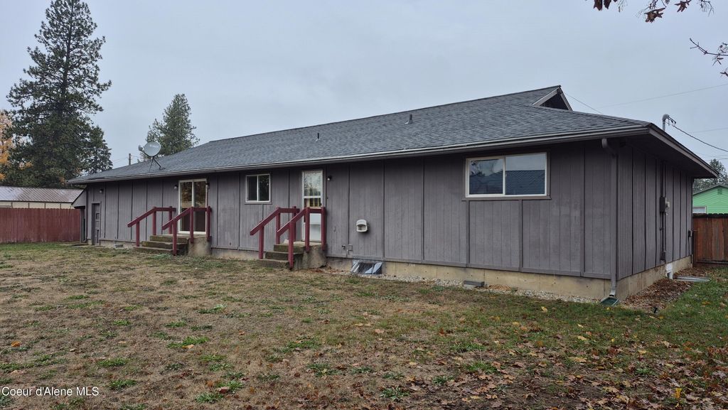 Photo of 432 Dickinson Ave, Priest River, ID 83856 (MLS # 25-11407)