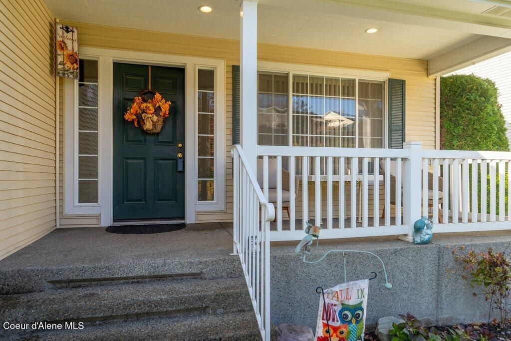 Photo of 1373 WILLAMETTE Dr, Post Falls, ID 83854 (MLS # 25-10983)