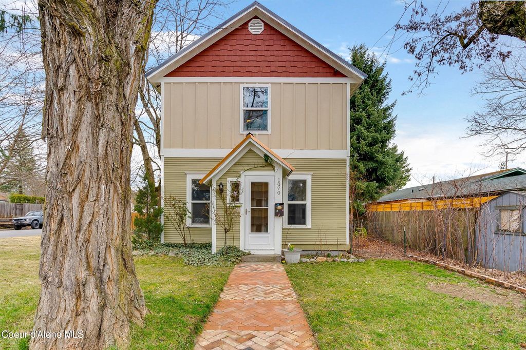 Photo of 1070 1st St, Coeur dAlene, ID 83814 (MLS # 26-3704)