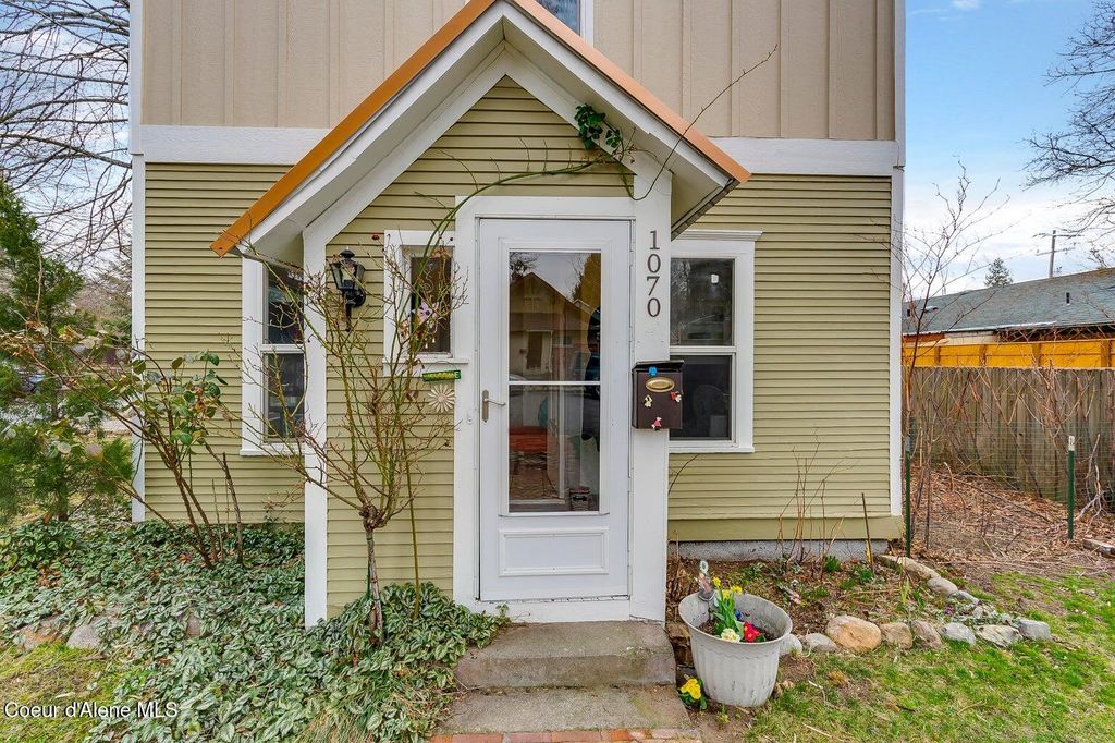 Photo of 1070 1st St, Coeur dAlene, ID 83814 (MLS # 26-3704)