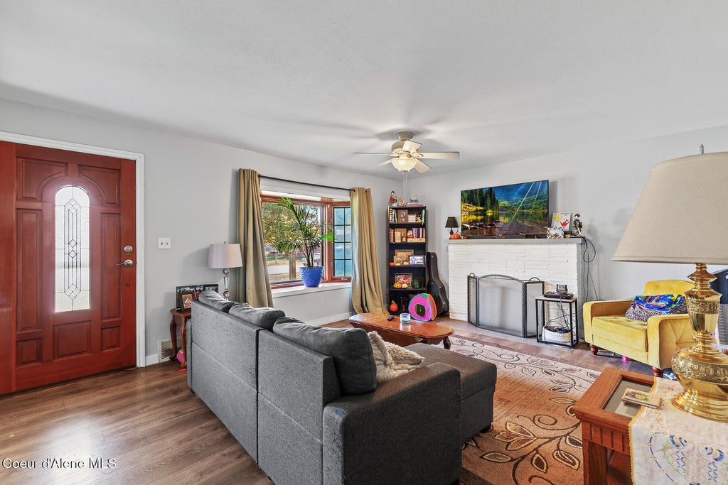 Photo of 8111 Knox AVE, Spokane Valley, WA 99212 (MLS # 26-10120)