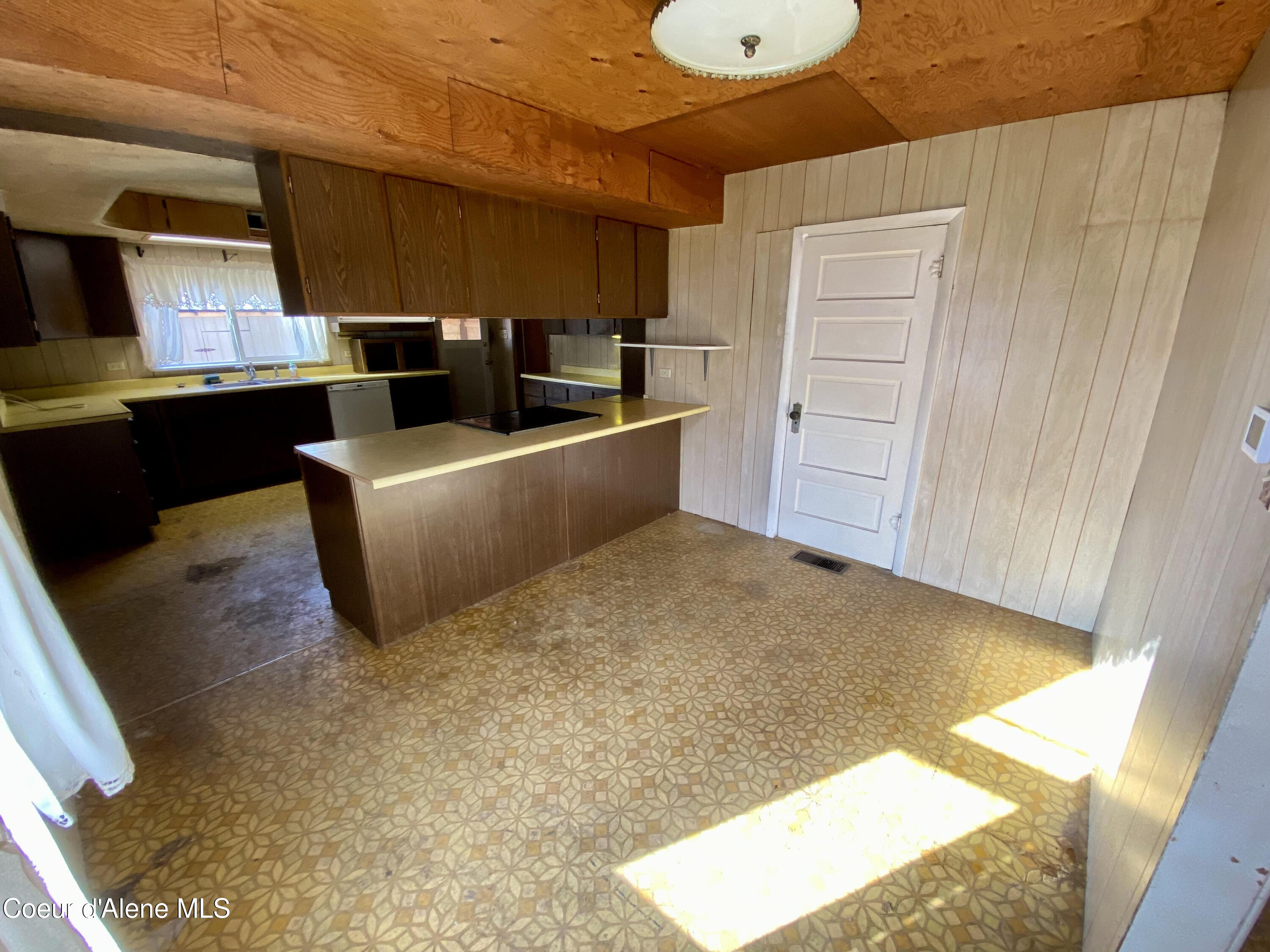 Clark Fork, Idaho 83811, United States, 3 Bedrooms Bedrooms, ,1 BathroomBathrooms,Residential,Active,47961