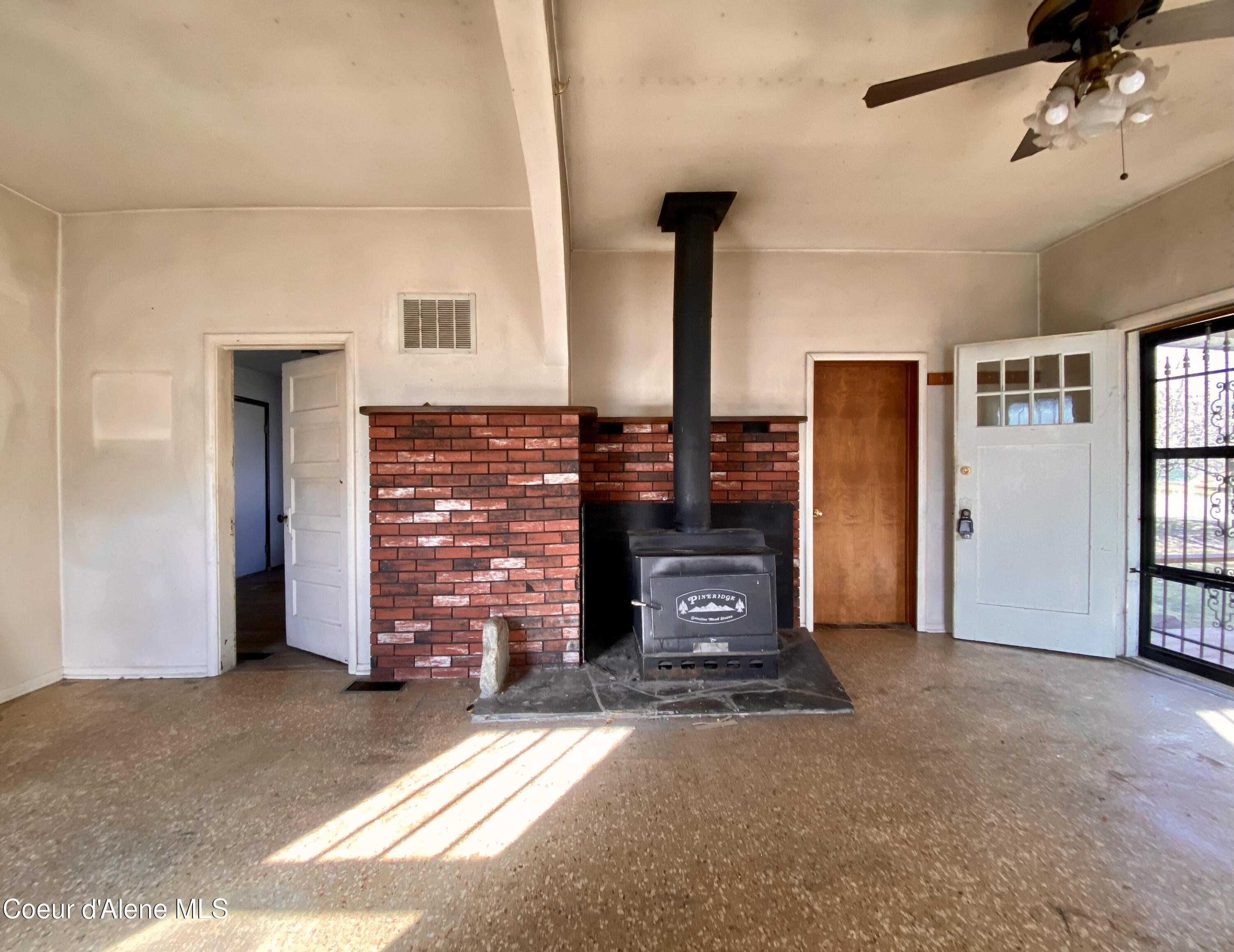 Clark Fork, Idaho 83811, United States, 3 Bedrooms Bedrooms, ,1 BathroomBathrooms,Residential,Active,47961