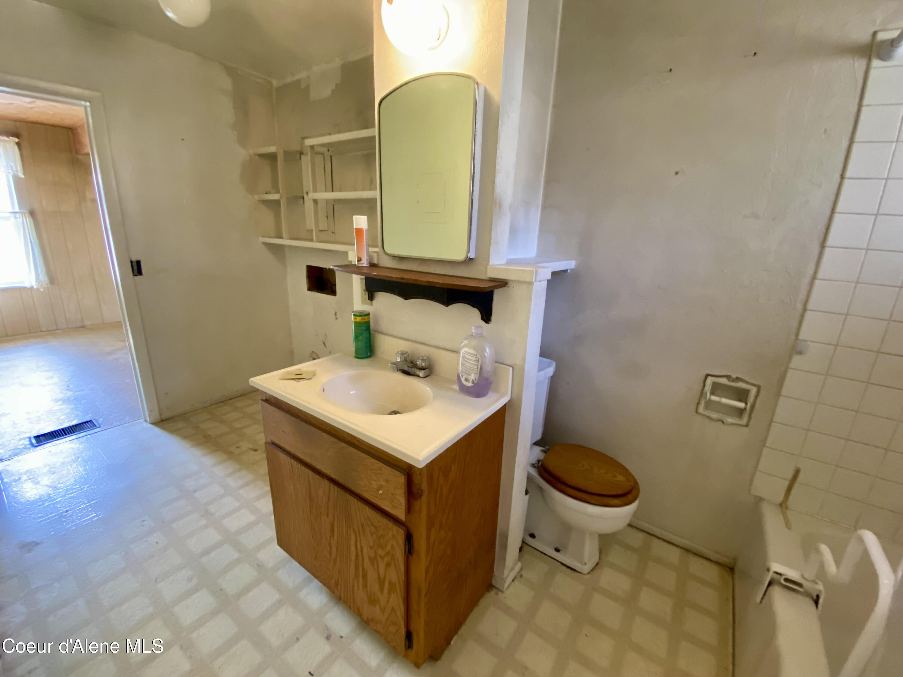 Clark Fork, Idaho 83811, United States, 3 Bedrooms Bedrooms, ,1 BathroomBathrooms,Residential,Active,47961