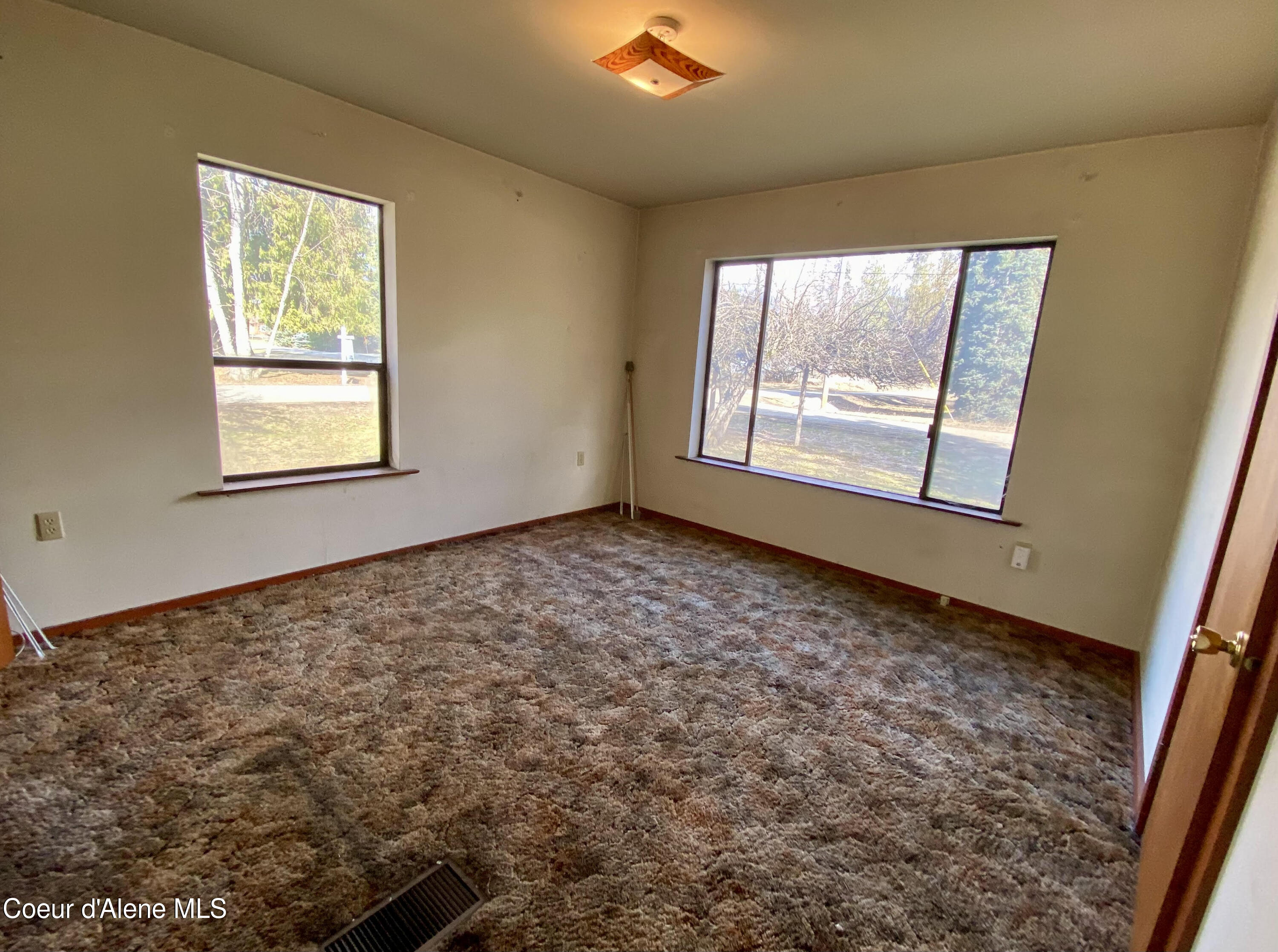 Clark Fork, Idaho 83811, United States, 3 Bedrooms Bedrooms, ,1 BathroomBathrooms,Residential,Active,47961