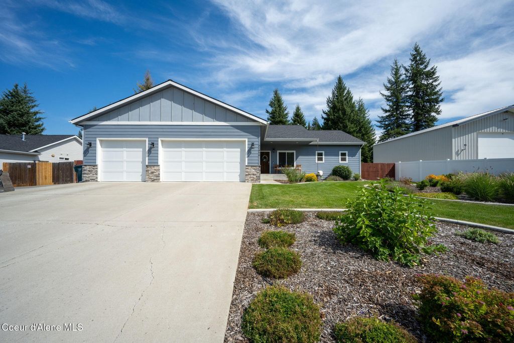 Photo of 31470 10TH Ave, Spirit Lake, ID 83869 (MLS # 25-10313)