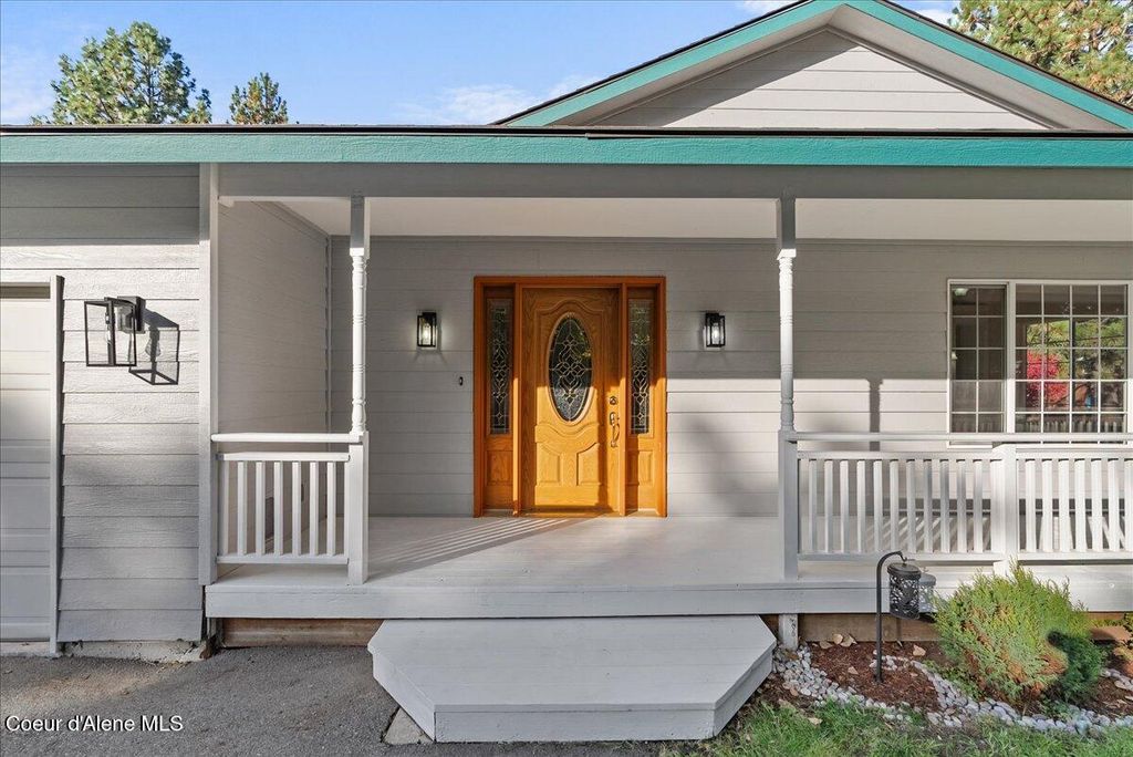 Photo of 1145 OAK Ct, Coeur dAlene, ID 83815 (MLS # 25-10914)