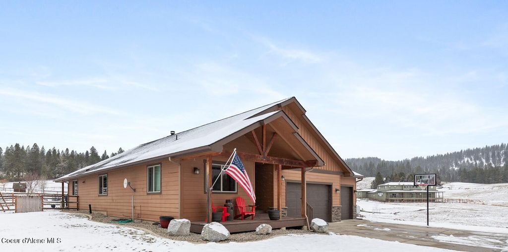 Photo of 6005 MEADOWBROOK Loop, Coeur dAlene, ID 83814 (MLS # 25-10068)