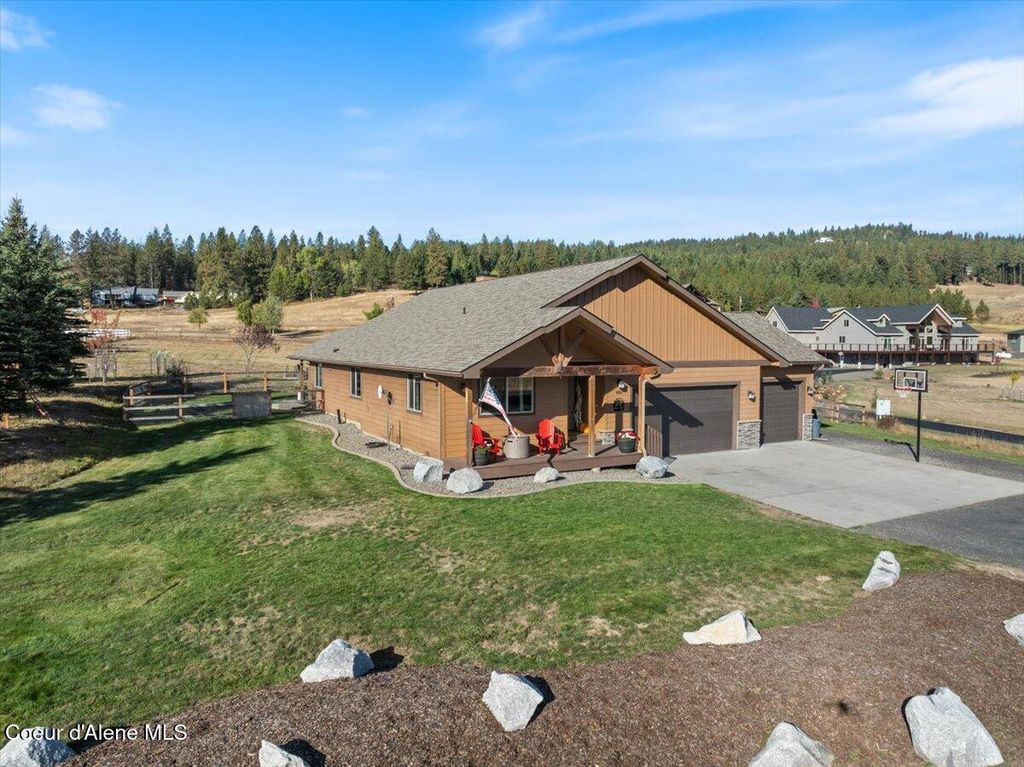 Photo of 6005 MEADOWBROOK Loop, Coeur dAlene, ID 83814 (MLS # 25-10068)